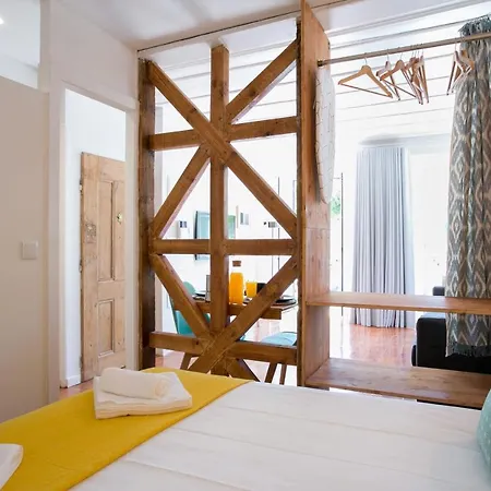 Sunny Photographers Studio With Balcony In Alcantara Apartment