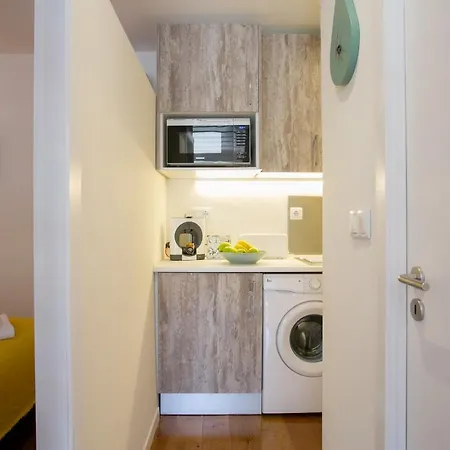 Apartment Sunny Photographers Studio With Balcony In Alcantara *