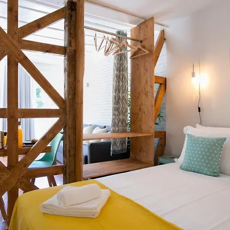 Sunny Photographers Studio With Balcony In Alcantara Lisboa